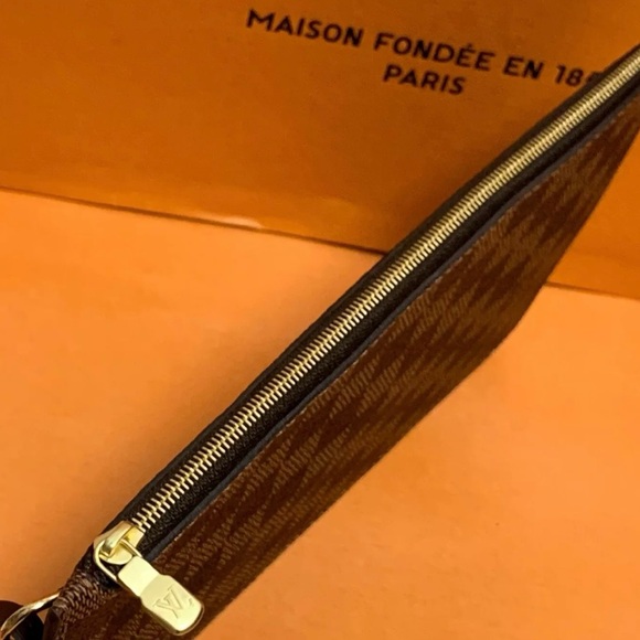 Authentic NEW Louis Vuitton Neverfull red damier pouch - Picture 5 of 10